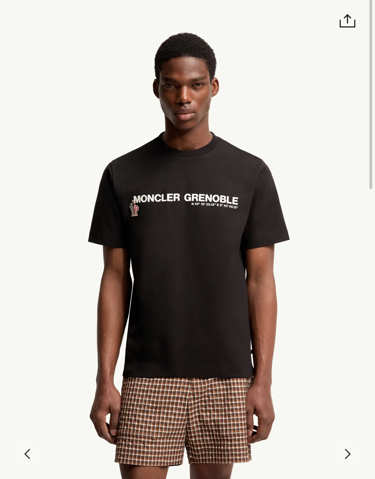NO:773795,.MONCLER logo webbing hot stamped logo short sleeves. The fabric is made of 16-count single yarn combed cotton. The fabric rib is made of 1*1 matching Salona. The original craftsmanship is customized with 1:1 hot stamping accessories, which are firmly solidified with the clothes by high-temperature hot stamping. The accessories are made of original molded custom 1:1 mercerized three-color webbing with an embroidered logo on the chest. This short-sleeved T-shirt is a design item of the Moncler Grenoble men's series, and the logo printing shows the adventurous spirit of the series.  Customized accessories 11 washed trademarks Customized accessories 11 hot stamped logo Customized accessories 11 mercerized webbing Customized accessories 11 embroidered logo Size S-M-L-XL Color black-white Selling new styles, T-shirt, tees, t-shirt,19860909.MONCLER 徽标织带烫图标识短袖 面料采用16支单纱精梳棉. 面料罗纹采用1*1配套索罗纳. 工艺原版定制1:1烫图辅料,高温度烫压与衣服牢牢凝固. 辅料原版开模定制1:1丝光三色织带,胸口带有刺绣徽标. 这款短袖T恤属于MonclerGrenoble男士系列设计单品,标识印花展现该系列的冒险精神. 辅料定制11洗水商标 辅料定制11烫图标识 辅料定制11丝光织带 辅料定制11刺绣徽标 尺码S-M-L-XL 颜色黑-白 砸锅卖铁上新款,,T-shirt,tees，t-shirt,,Men's clothing