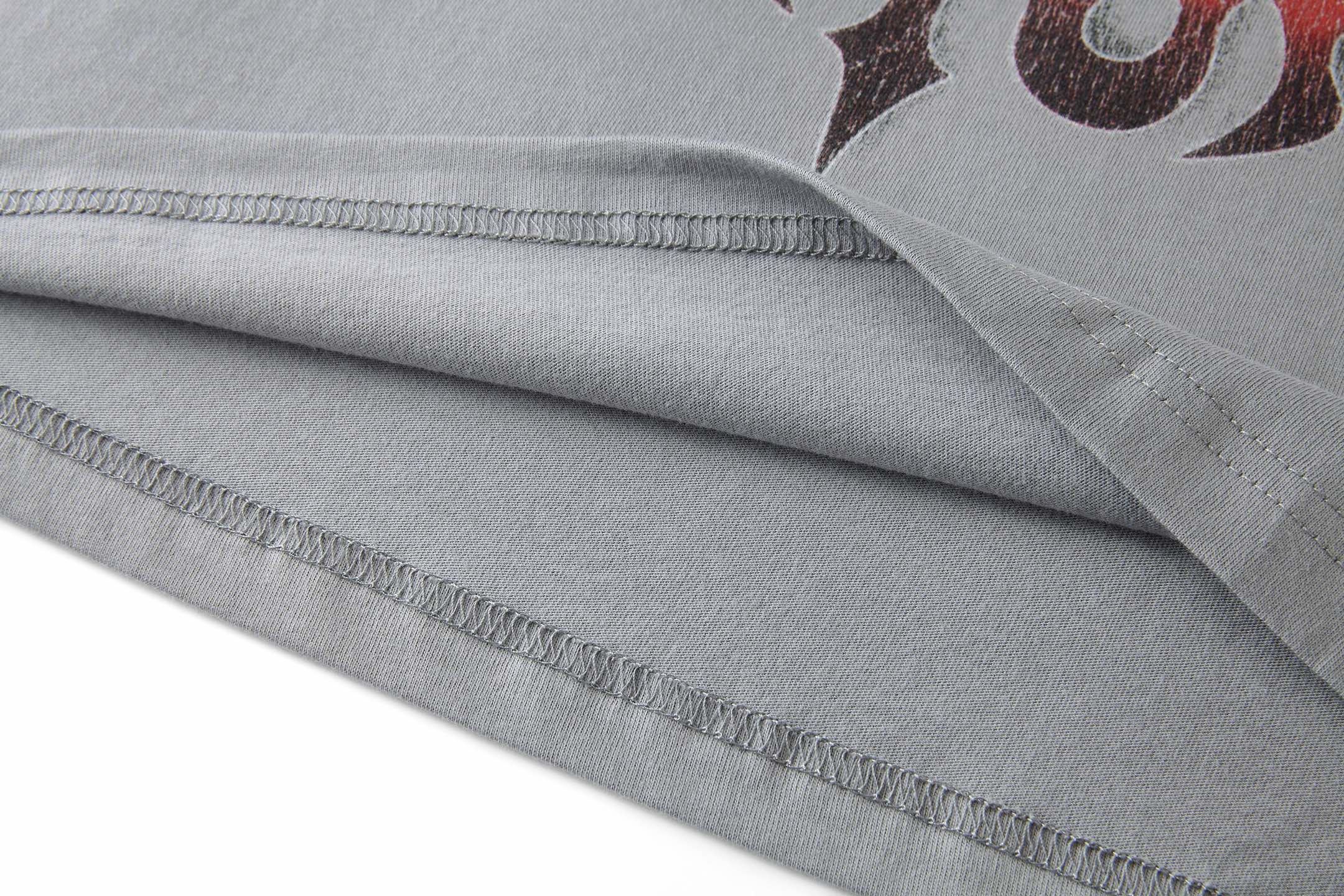 。BLCG 巴黎艺术印花标识短袖面料：采用原版定制巴黎绵。面料：螺纹采用十字配套螺纹。工艺：采用白墨直喷