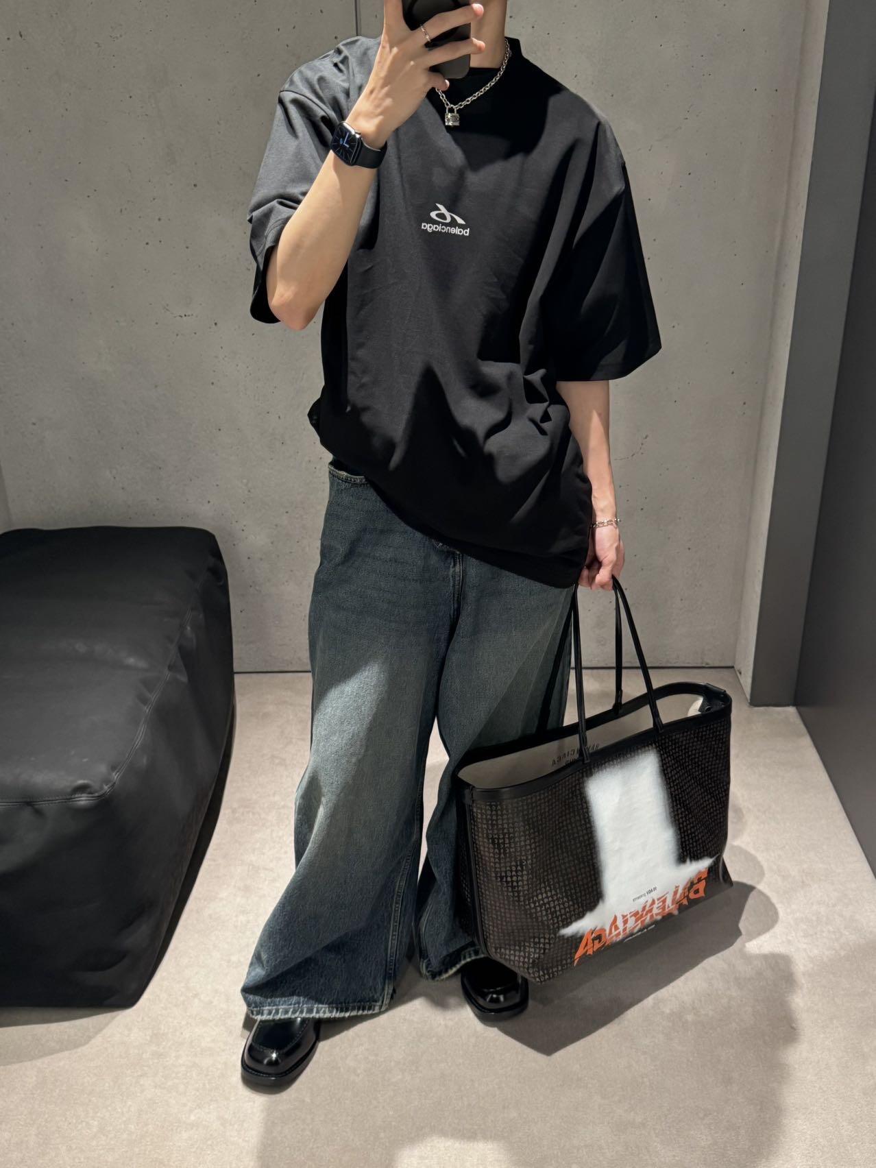 。BLCG 巴黎烫图印花标识短袖面料：采用21支巴黎双纱精梳棉。面料：螺纹采用1*1配套双纱。工艺：烫图