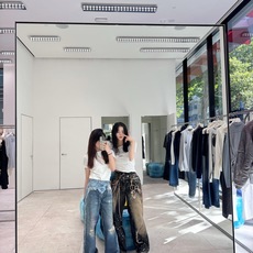 ACNE STUDIOS 印花泥染做旧牛仔裤面料:采用12盎10*7斜纹牛仔纯绵布。工艺:印花采用3D直 ACNE STUDIOS 印花泥染做旧牛仔裤面料:采用12盎10*7斜纹牛仔纯绵布。工艺:印花采用3D直