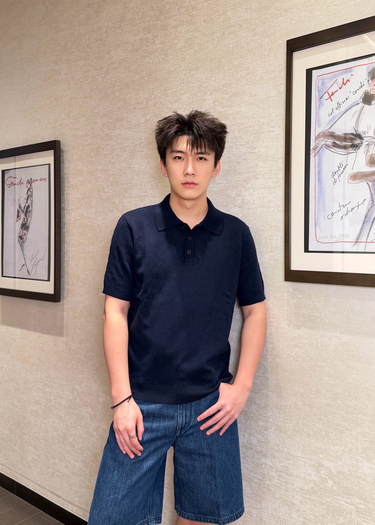 FENDI 镂空双F提花针织衫面料：60%绵，30%粘胶纤维，10%聚酯纤维。辅料：采用定染配色牛角扣，
