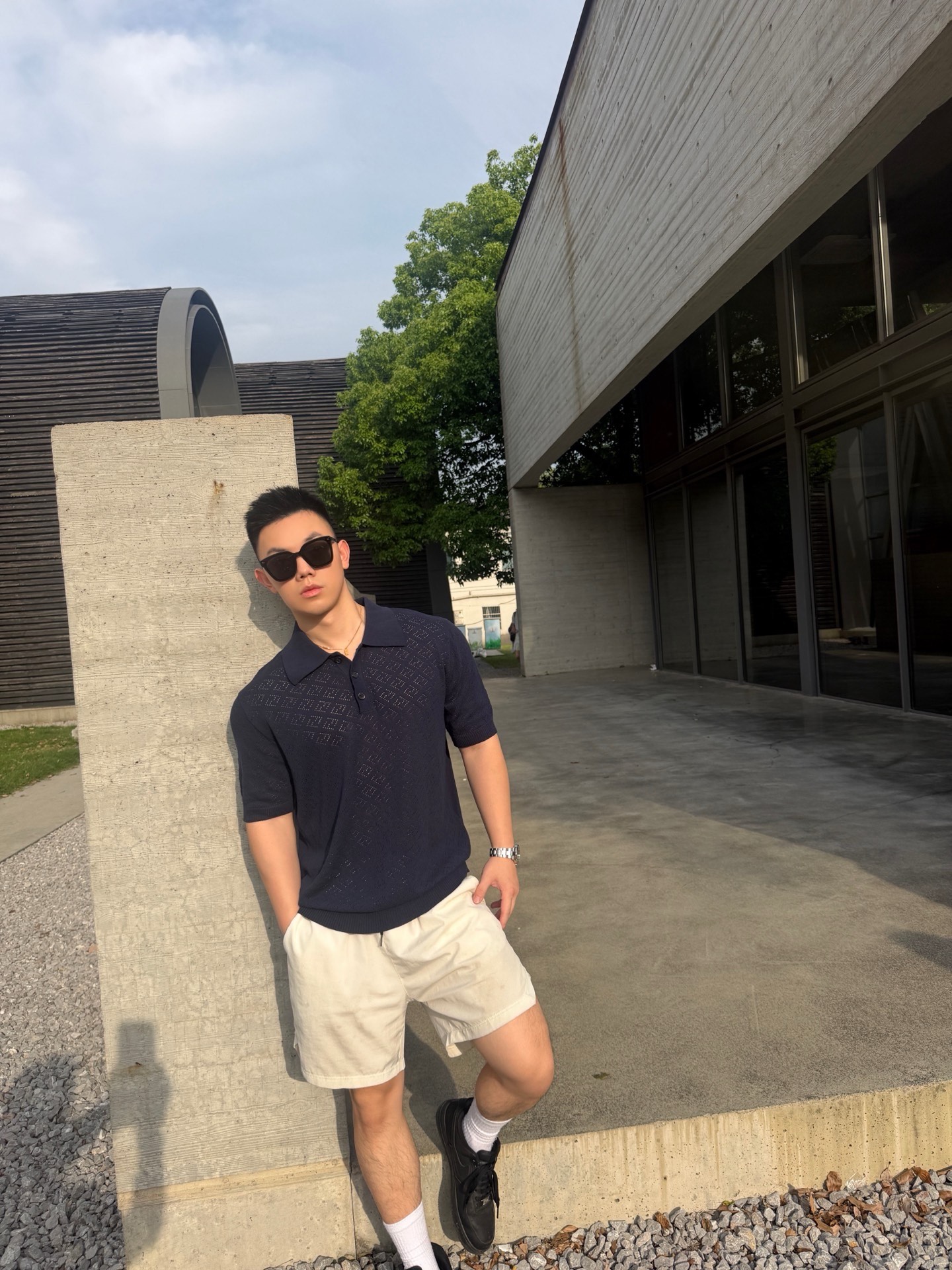FENDI 镂空双F提花针织衫面料：60%绵，30%粘胶纤维，10%聚酯纤维。辅料：采用定染配色牛角扣，