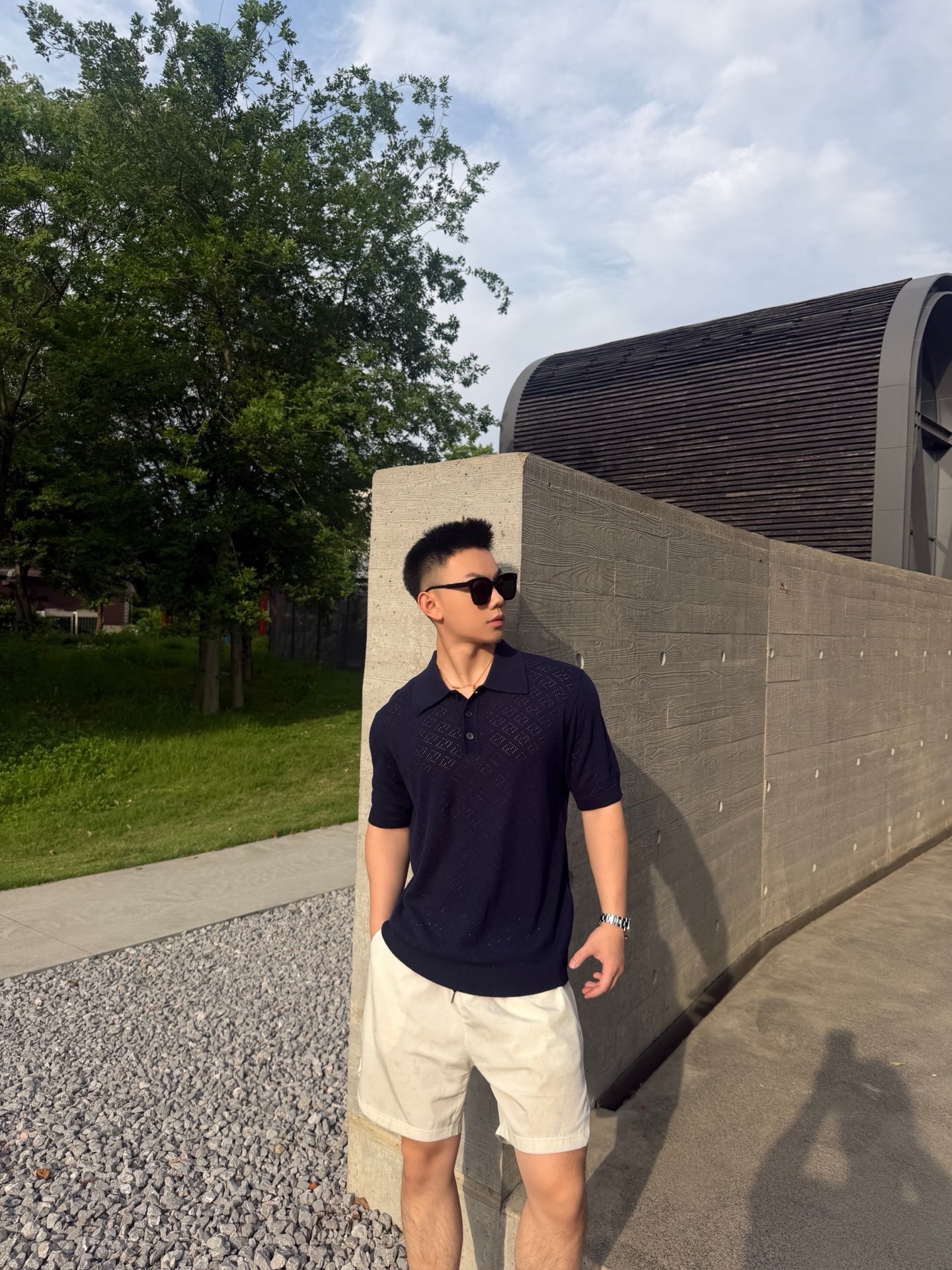 FENDI 镂空双F提花针织衫面料：60%绵，30%粘胶纤维，10%聚酯纤维。辅料：采用定染配色牛角扣，