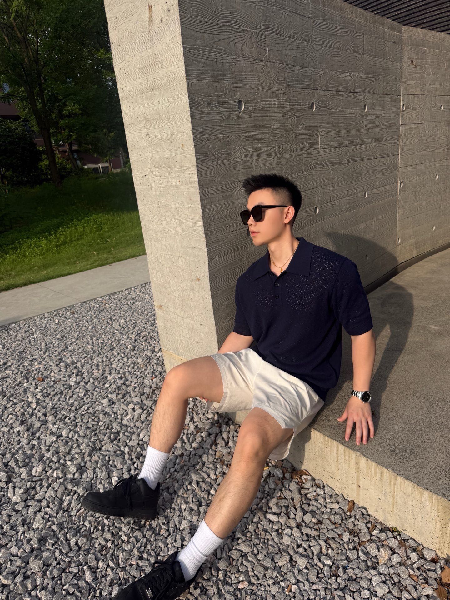 FENDI 镂空双F提花针织衫面料：60%绵，30%粘胶纤维，10%聚酯纤维。辅料：采用定染配色牛角扣，