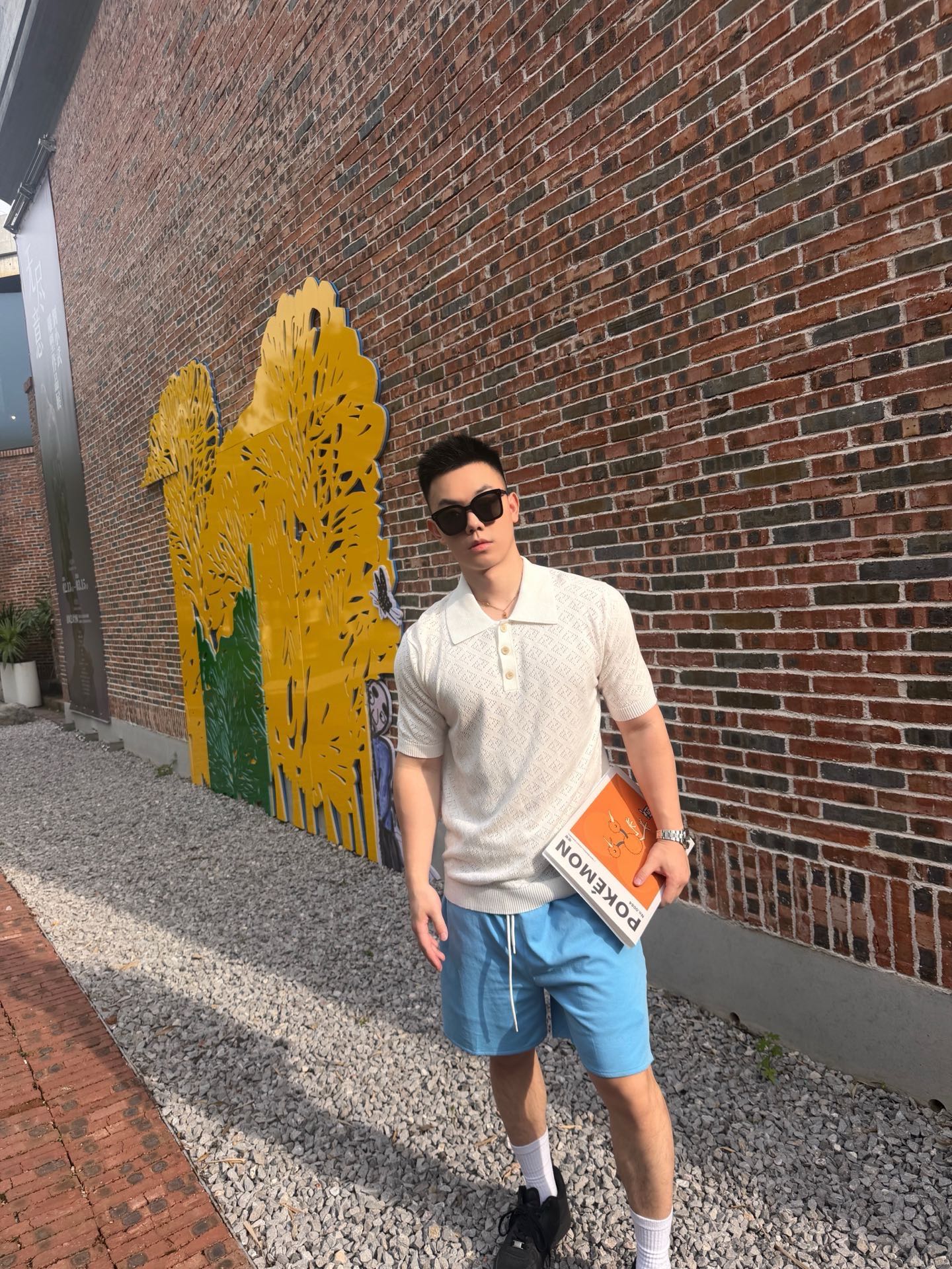 FENDI 镂空双F提花针织衫面料：60%绵，30%粘胶纤维，10%聚酯纤维。辅料：采用定染配色牛角扣，