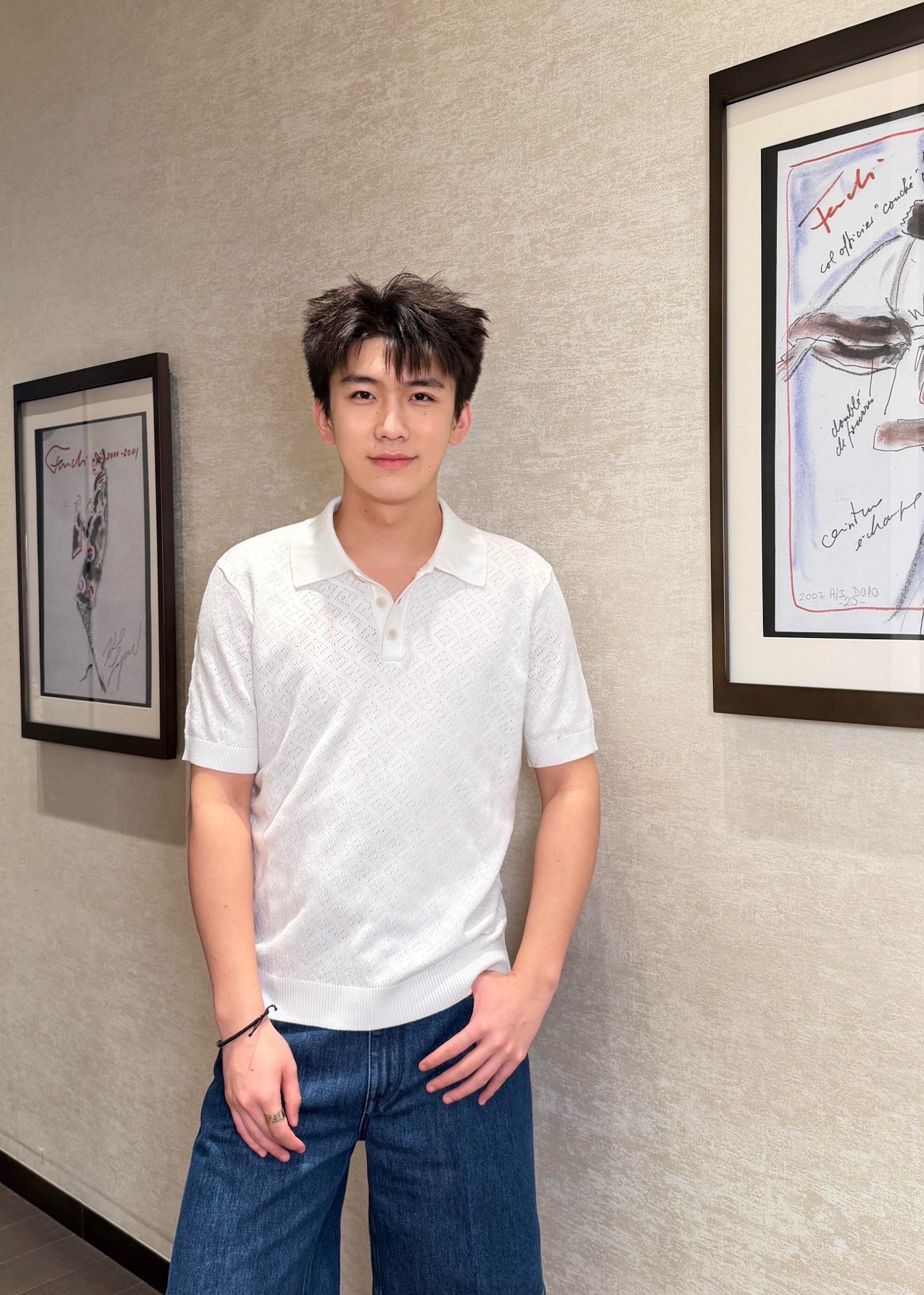 FENDI 镂空双F提花针织衫面料：60%绵，30%粘胶纤维，10%聚酯纤维。辅料：采用定染配色牛角扣，