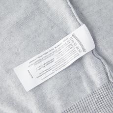 CH克罗心双袖刺绣标识针织衫 面料:采用15%羊绒,15%羊毛,70%绵纱。 辅料:主标采用头层牛皮,面上压花品牌标识。 CH克罗心双袖刺绣标识针织衫 面料:采用15%羊绒,15%羊毛,70%绵纱。 辅料:主标采用头层牛皮,面上压花品牌标识。