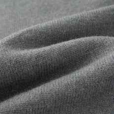 Burberry 巴宝莉战马提花标识针织毛衣 面料:采用10%羊绒,10%羊毛,80%绵纱。 工艺:提花采用正7针毛织机 Burberry 巴宝莉战马提花标识针织毛衣 面料:采用10%羊绒,10%羊毛,80%绵纱。 工艺:提花采用正7针毛织机