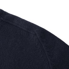 Burberry 巴宝莉战马提花标识针织毛衣 面料:采用10%羊绒,10%羊毛,80%绵纱。 工艺:提花采用正7针毛织机 Burberry 巴宝莉战马提花标识针织毛衣 面料:采用10%羊绒,10%羊毛,80%绵纱。 工艺:提花采用正7针毛织机