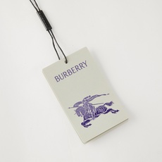 Burberry 巴宝莉战马提花标识针织毛衣 面料:采用10%羊绒,10%羊毛,80%绵纱。 工艺:提花采用正7针毛织机 Burberry 巴宝莉战马提花标识针织毛衣 面料:采用10%羊绒,10%羊毛,80%绵纱。 工艺:提花采用正7针毛织机