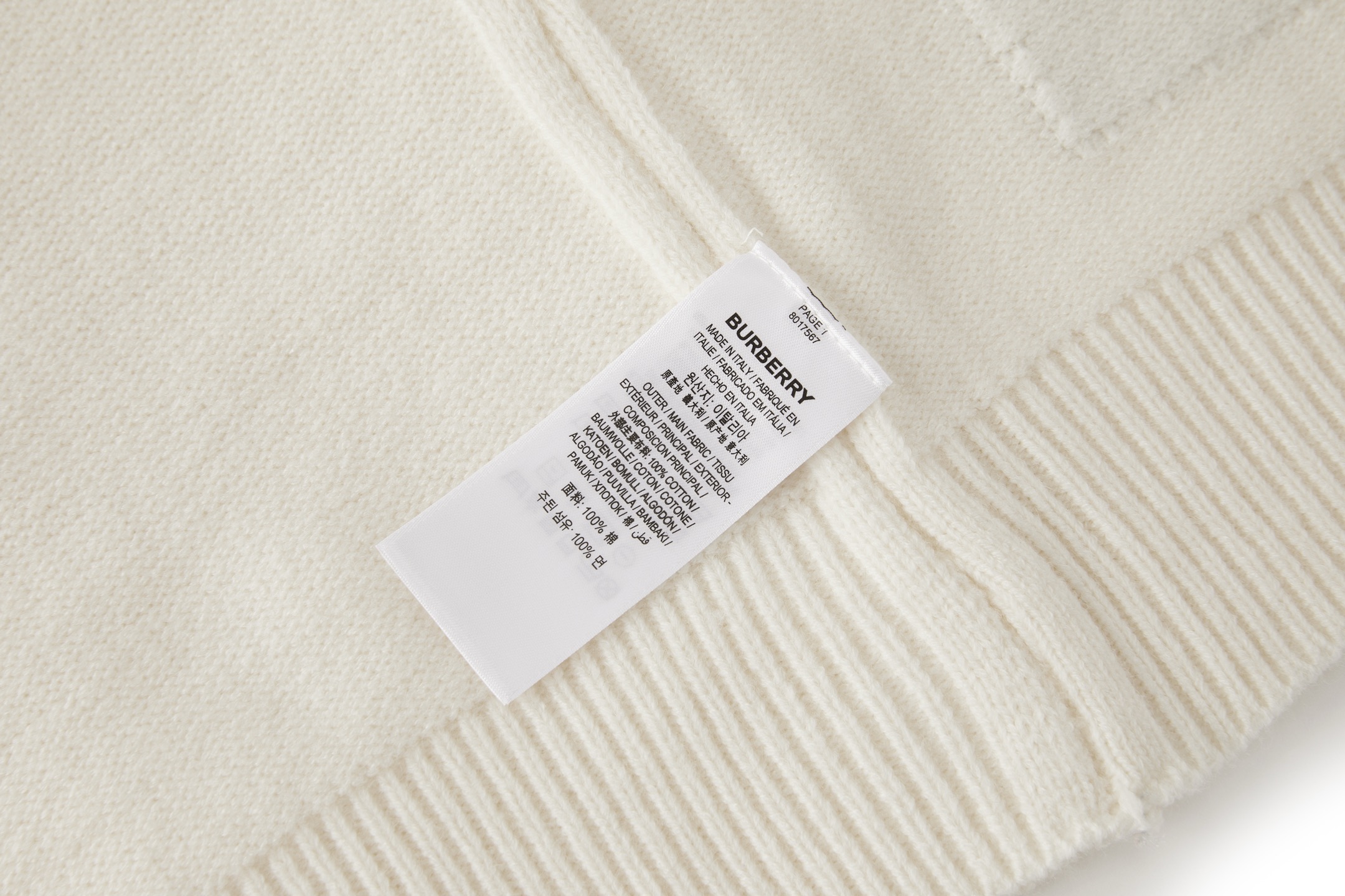 Burberry 巴宝莉战马提花标识针织毛衣 面料：采用10%羊绒，10%羊毛，80%绵纱。 工艺：提花采用正7针毛织机