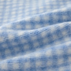 MiuMiu 格子刺绣标识拉链外套 面料:采用40%羊毛,60%绵摇粒绒。 面料:领条采用100%棉质摇粒绒。 辅料:拉 MiuMiu 格子刺绣标识拉链外套 面料:采用40%羊毛,60%绵摇粒绒。 面料:领条采用100%棉质摇粒绒。 辅料:拉