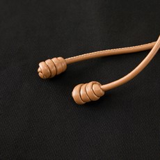 LOEWE 刺绣标识皮革抽绳拉链外套 面料:采用520克双股毛圈料,100%绵。 面料:螺纹采用1*1双纱螺纹,同缸定染 LOEWE 刺绣标识皮革抽绳拉链外套 面料:采用520克双股毛圈料,100%绵。 面料:螺纹采用1*1双纱螺纹,同缸定染