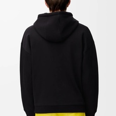 LOEWE 刺绣标识皮革抽绳拉链外套 面料:采用520克双股毛圈料,100%绵。 面料:螺纹采用1*1双纱螺纹,同缸定染 LOEWE 刺绣标识皮革抽绳拉链外套 面料:采用520克双股毛圈料,100%绵。 面料:螺纹采用1*1双纱螺纹,同缸定染