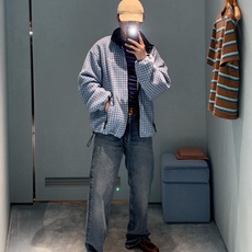 MiuMiu 格子刺绣标识拉链外套 面料:采用40%羊毛,60%绵摇粒绒。 面料:领条采用100%棉质摇粒绒。 辅料:拉 MiuMiu 格子刺绣标识拉链外套 面料:采用40%羊毛,60%绵摇粒绒。 面料:领条采用100%棉质摇粒绒。 辅料:拉