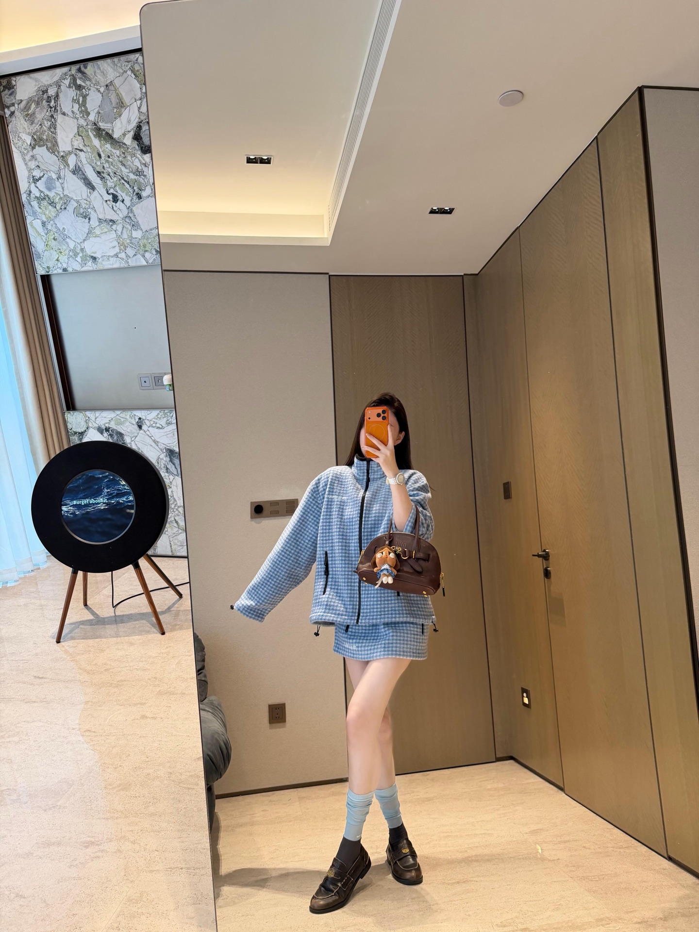 MiuMiu 格子刺绣标识拉链外套 面料:采用40%羊毛,60%绵摇粒绒。 面料:领条采用100%棉质摇粒绒。 辅料:拉 MiuMiu 格子刺绣标识拉链外套 面料:采用40%羊毛,60%绵摇粒绒。 面料:领条采用100%棉质摇粒绒。 辅料:拉