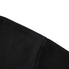 Gucci 古驰字母烫标短袖 面料:采用40支柔棉双面。 面料:螺纹采用1*1配套索罗娜。 工艺:烫标采用钻石银材料,立 Gucci 古驰字母烫标短袖 面料:采用40支柔棉双面。 面料:螺纹采用1*1配套索罗娜。 工艺:烫标采用钻石银材料,立