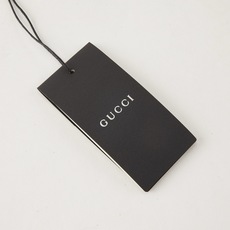 Gucci 古驰字母烫标短袖 面料:采用40支柔棉双面。 面料:螺纹采用1*1配套索罗娜。 工艺:烫标采用钻石银材料,立 Gucci 古驰字母烫标短袖 面料:采用40支柔棉双面。 面料:螺纹采用1*1配套索罗娜。 工艺:烫标采用钻石银材料,立