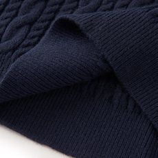 DIOR 刺绣标识绞花针织衫 面料:采用30%羊毛,70%棉纱。 工艺:刺绣采用3D立体刺绣工艺,以品牌标标识做为点缀, DIOR 刺绣标识绞花针织衫 面料:采用30%羊毛,70%棉纱。 工艺:刺绣采用3D立体刺绣工艺,以品牌标标识做为点缀,