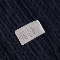 DIOR 刺绣标识绞花针织衫 面料:采用30%羊毛,70%棉纱。 工艺:刺绣采用3D立体刺绣工艺,以品牌标标识做为点缀, DIOR 刺绣标识绞花针织衫 面料:采用30%羊毛,70%棉纱。 工艺:刺绣采用3D立体刺绣工艺,以品牌标标识做为点缀,