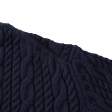 DIOR 刺绣标识绞花针织衫 面料:采用30%羊毛,70%棉纱。 工艺:刺绣采用3D立体刺绣工艺,以品牌标标识做为点缀, DIOR 刺绣标识绞花针织衫 面料:采用30%羊毛,70%棉纱。 工艺:刺绣采用3D立体刺绣工艺,以品牌标标识做为点缀,