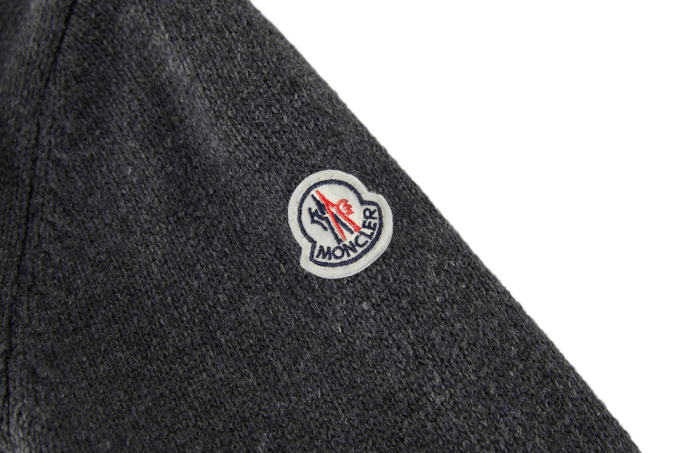 MONCLER 立领绣标拉链针织衫 面料：采用50%羊绒，20%聚酯纤维，30%绵纱。［原版定制染］ 辅料：拉链采用电镀