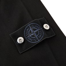 Stonelsland 石头岛 斜纹牛仔棉布工装外套 面料:采用100%棉斜纹牛仔棉布。 辅料:纽扣采用合金纽扣,面上激 Stonelsland 石头岛 斜纹牛仔棉布工装外套 面料:采用100%棉斜纹牛仔棉布。 辅料:纽扣采用合金纽扣,面上激