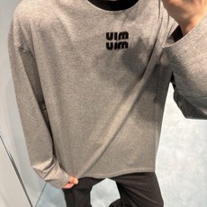 MiuMiu 刺绣标识打底衫 面料:采用20支平纹,100%绵纱定染定织。 面料:罗文采用配套1*1索罗娜。 工艺:刺绣 MiuMiu 刺绣标识打底衫 面料:采用20支平纹,100%绵纱定染定织。 面料:罗文采用配套1*1索罗娜。 工艺:刺绣