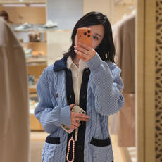 LOUIS VUITTON 绞花皮标针织开衫 面料:采用30%绵纶,70%绵。 辅料:皮标采用牛皮革切割复合,面上带有品 LOUIS VUITTON 绞花皮标针织开衫 面料:采用30%绵纶,70%绵。 辅料:皮标采用牛皮革切割复合,面上带有品