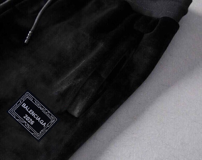Balenciaga 品牌:巴黎世家 (胖子福音) 套装来袭 专注官网 2026全新 金丝绒套装 狠货 就为一个贴合、完美的上身效果 全天然优质金丝绒100%
