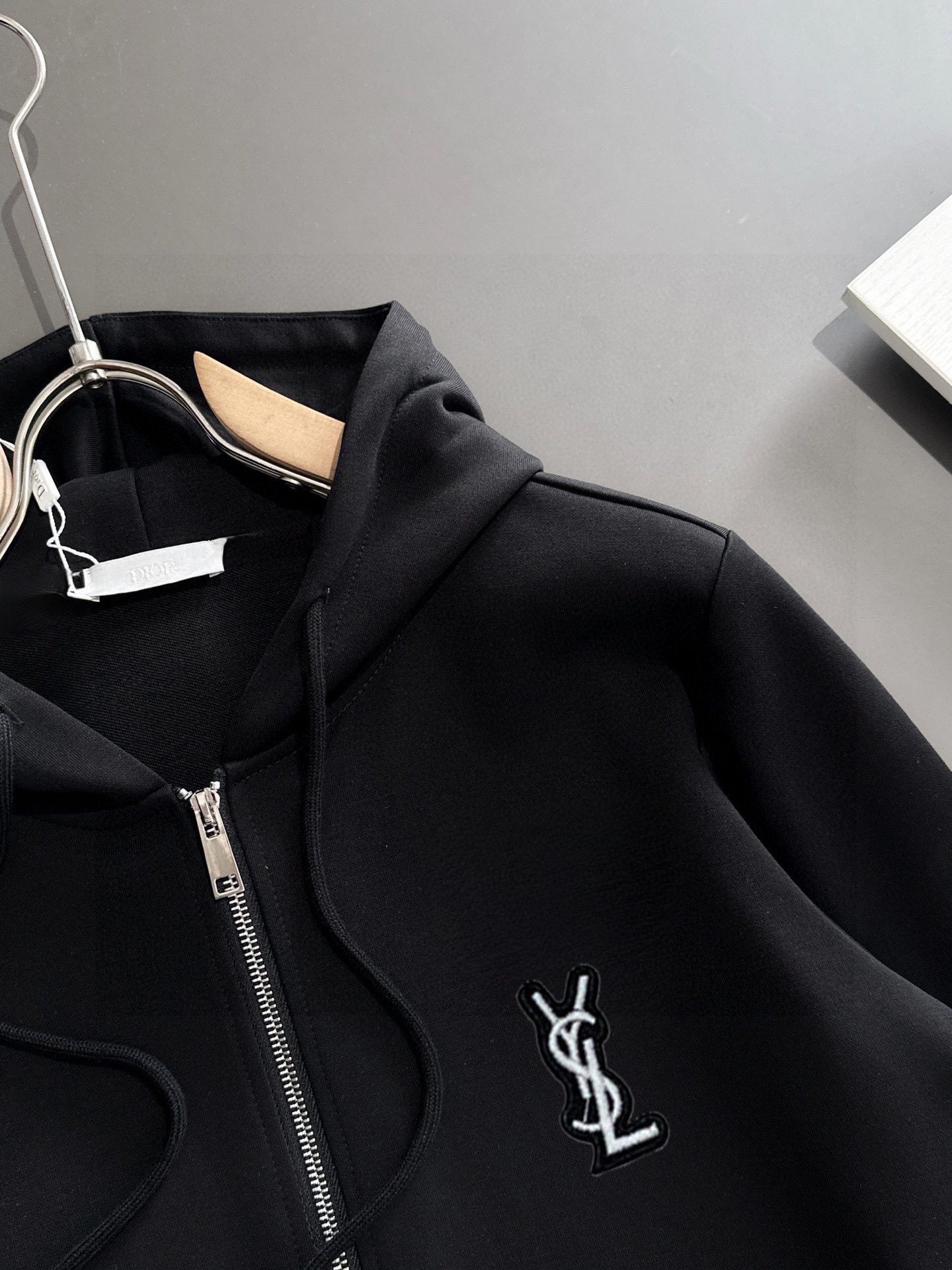 Unknown 品牌：YSL (胖子福音) 套装来袭 专注官网 2026全新 卫衣套装 狠货 就为一个贴合、完美的上身效果 全天然优质罗马棉100%