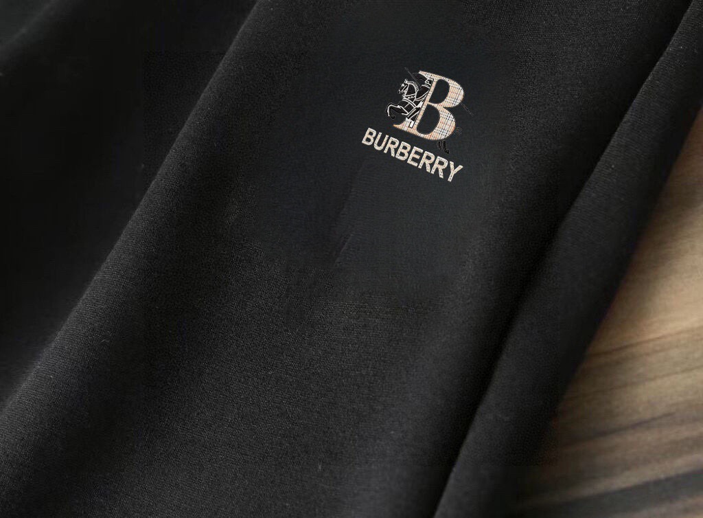 Burberry 品牌 :巴宝莉 (加绒加厚) 2026春款新品 明星最爱时装味休闲套装