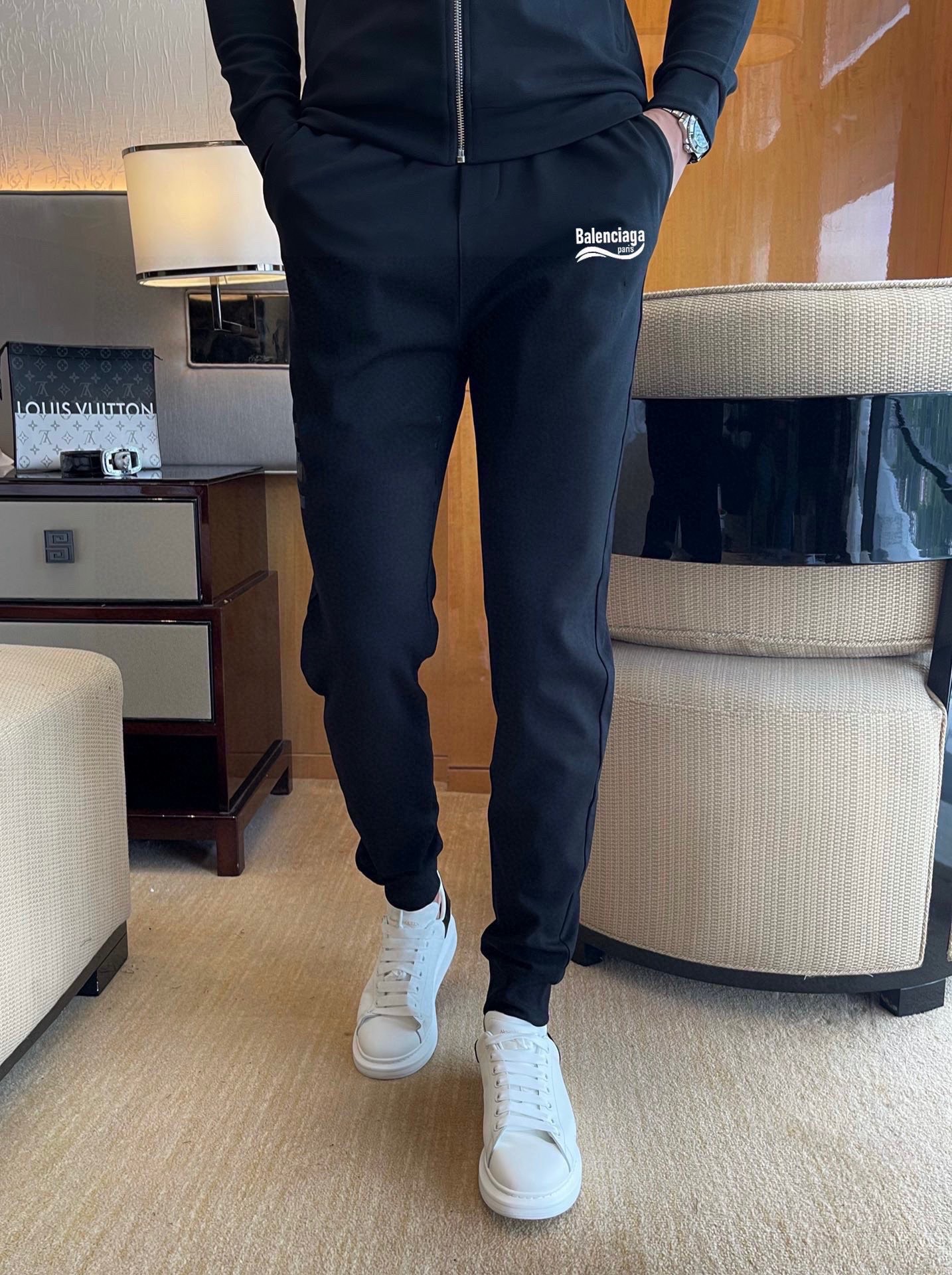 Balenciaga 品牌：巴黎世家 (胖子福音) 套装来袭 专注官网 2026全新 卫衣套装 狠货 就为一个贴合、完美的上身效果 全天然优质罗马棉100%