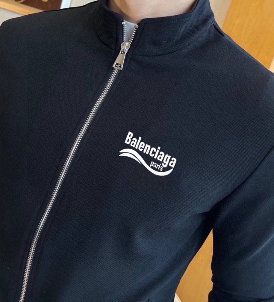Balenciaga 品牌：巴黎世家 (胖子福音) 套装来袭 专注官网 2026全新 卫衣套装 狠货 就为一个贴合、完美的上身效果 全天然优质罗马棉100%