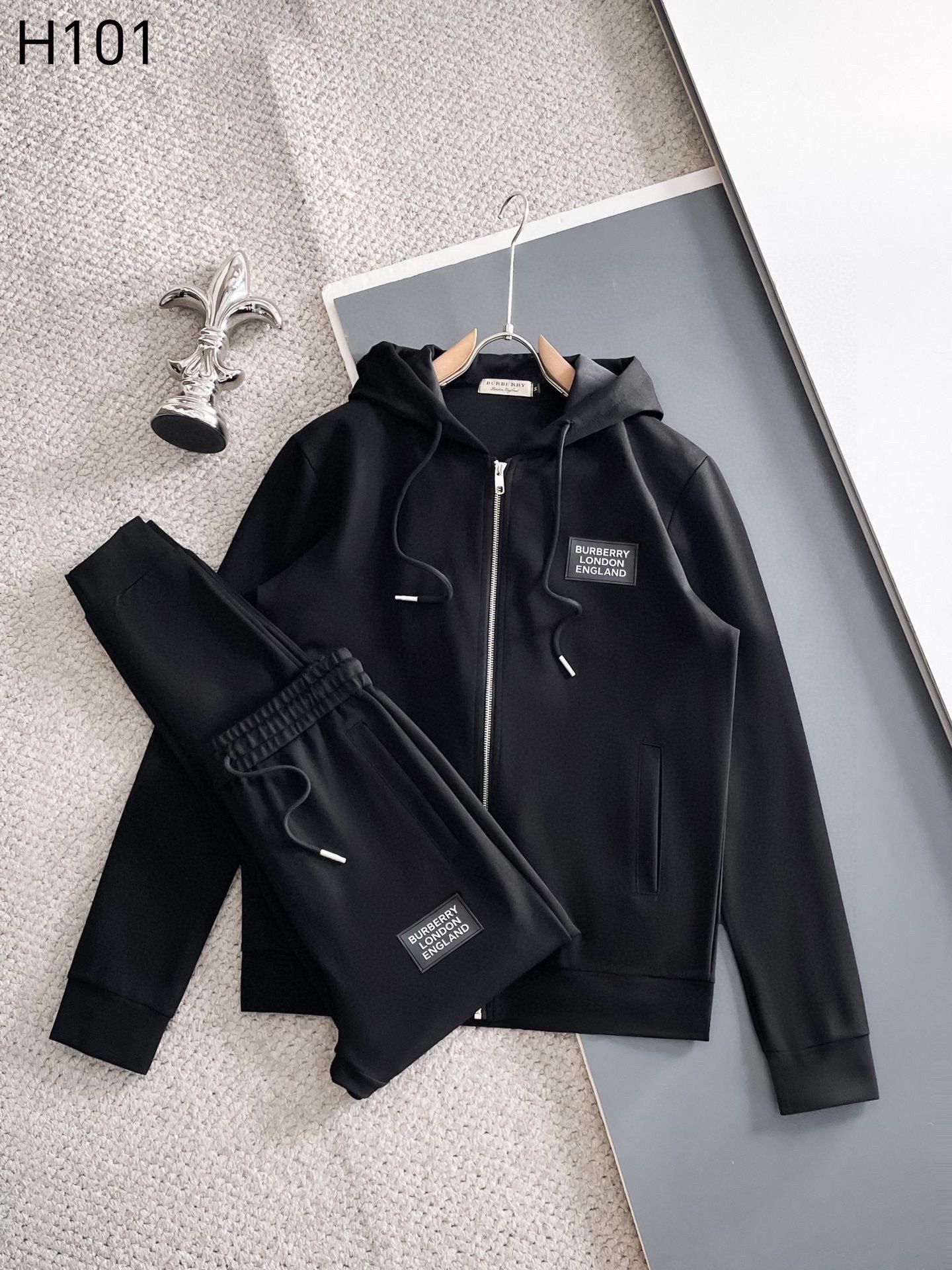 Burberry 品牌：巴宝莉 (胖子福音) 套装来袭 专注官网 2026全新 卫衣套装 狠货 就为一个贴合、完美的上身效果 全天然优质罗马棉100%