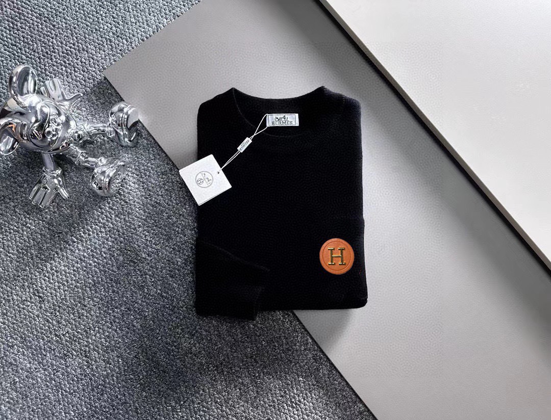 Hermès 品牌：爱马仕 圆领套头羊毛衫 全品相 羊毛混纺面料 2026最新款 黄金比例 修身款软黄金 百搭实用型的单品