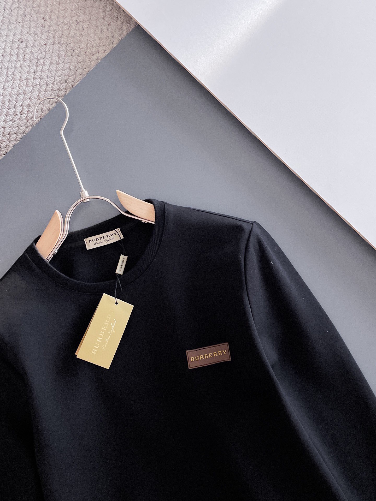 Burberry 品牌：巴宝莉 套装来袭 专注官网 2026全新 圆领卫衣套装 狠货 就为一个贴合、完美的上身效果 全天然优质天丝罗马棉100%