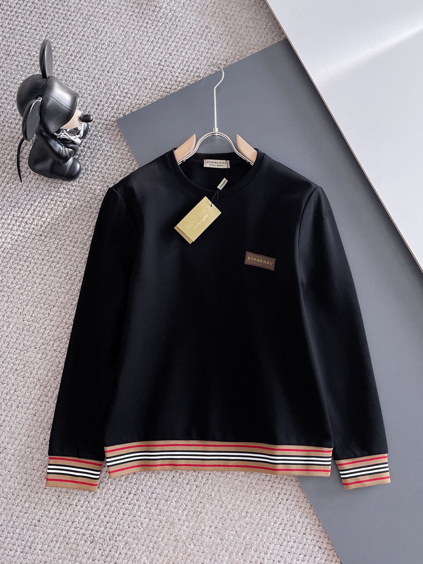 Burberry 品牌：巴宝莉 套装来袭 专注官网 2026全新 圆领卫衣套装 狠货 就为一个贴合、完美的上身效果 全天然优质天丝罗马棉100%