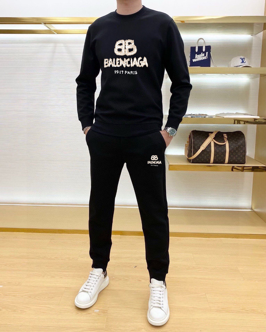 Balenciaga 品牌：巴黎世家 (胖子福音) 套装来袭 专注官网 2026全新 卫衣套装 狠货 就为一个贴合、完美的上身效果 全天然优质罗马棉100%