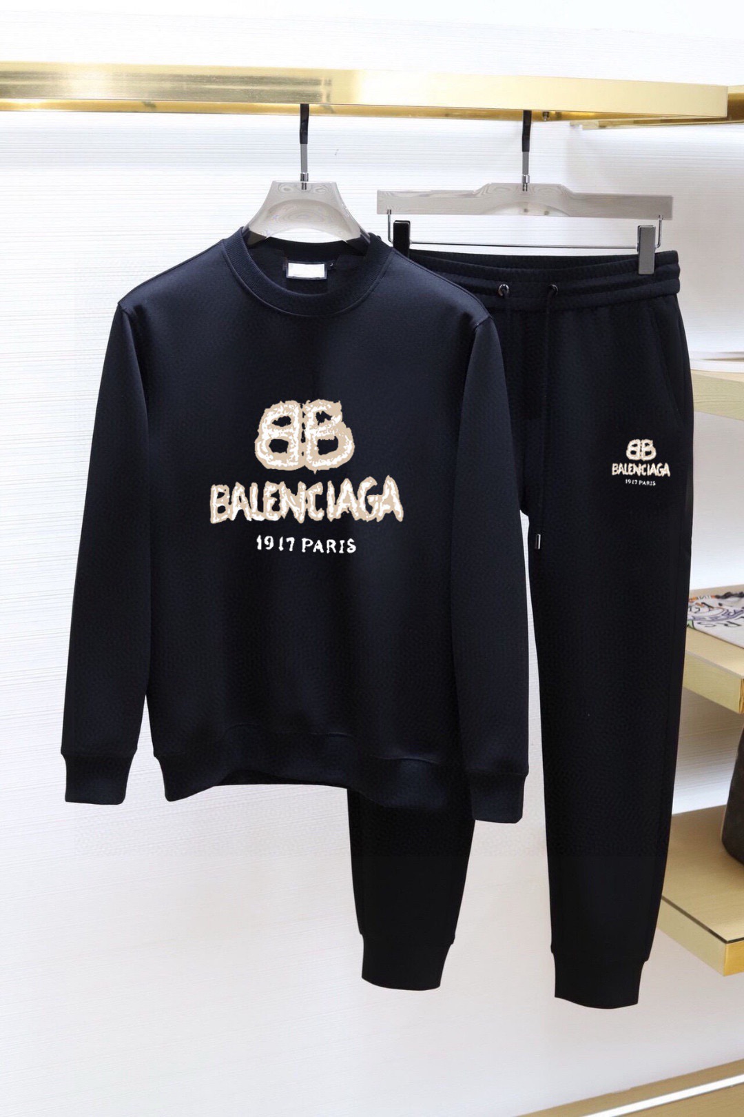 Balenciaga 品牌：巴黎世家 (胖子福音) 套装来袭 专注官网 2026全新 卫衣套装 狠货 就为一个贴合、完美的上身效果 全天然优质罗马棉100%