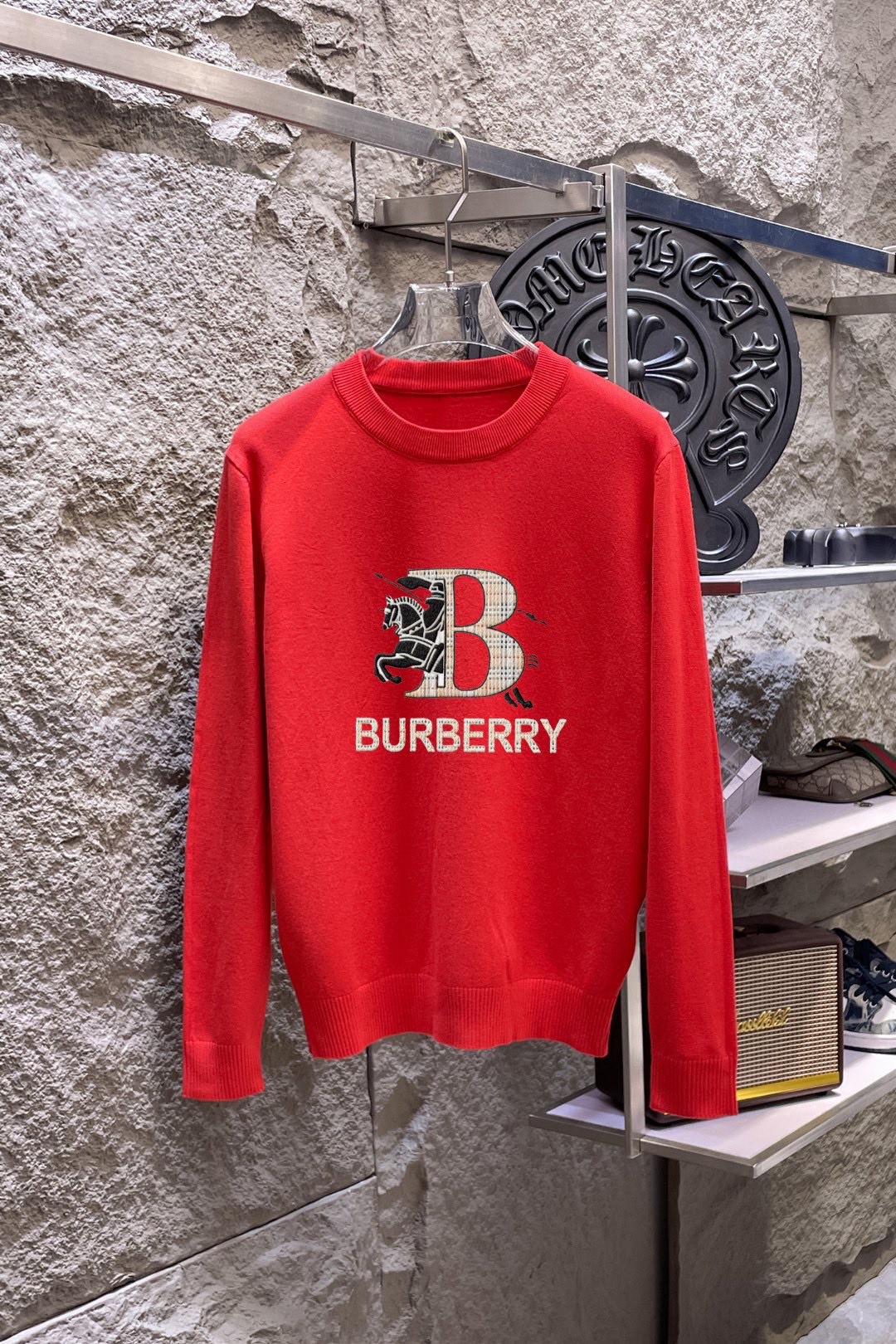 Burberry 品牌：巴宝莉 圆领套头羊毛衫 全品相 羊毛混纺面料 2026最新款 黄金比例 修身款软黄金 百搭实用型的单品