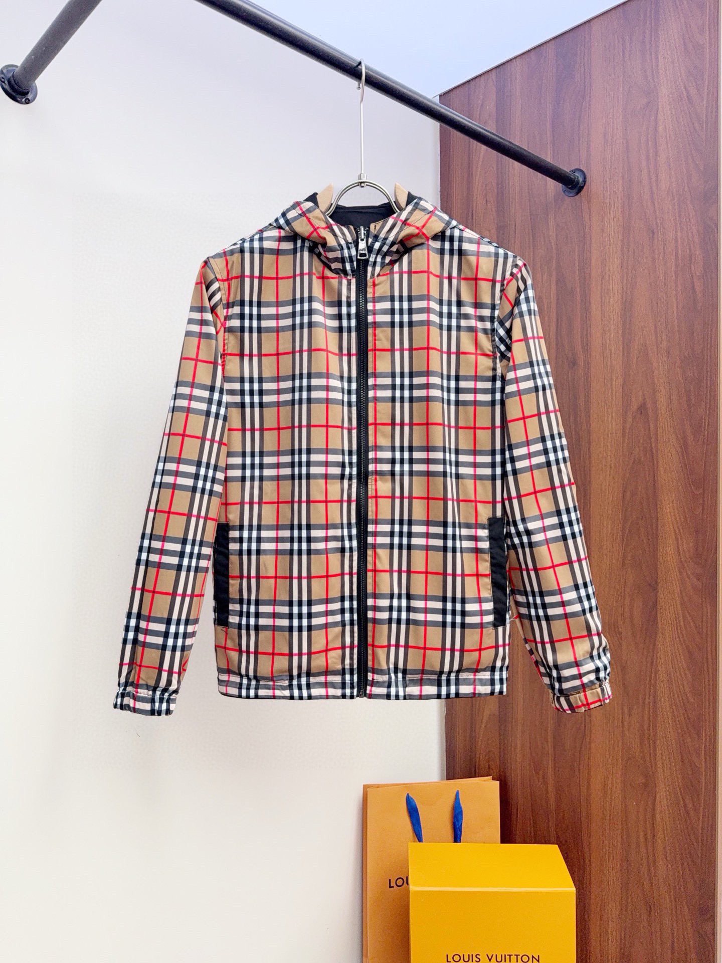Burberry 品牌：巴宝莉 2026春款夹克外套 款 客供订制级成衣面料 简约