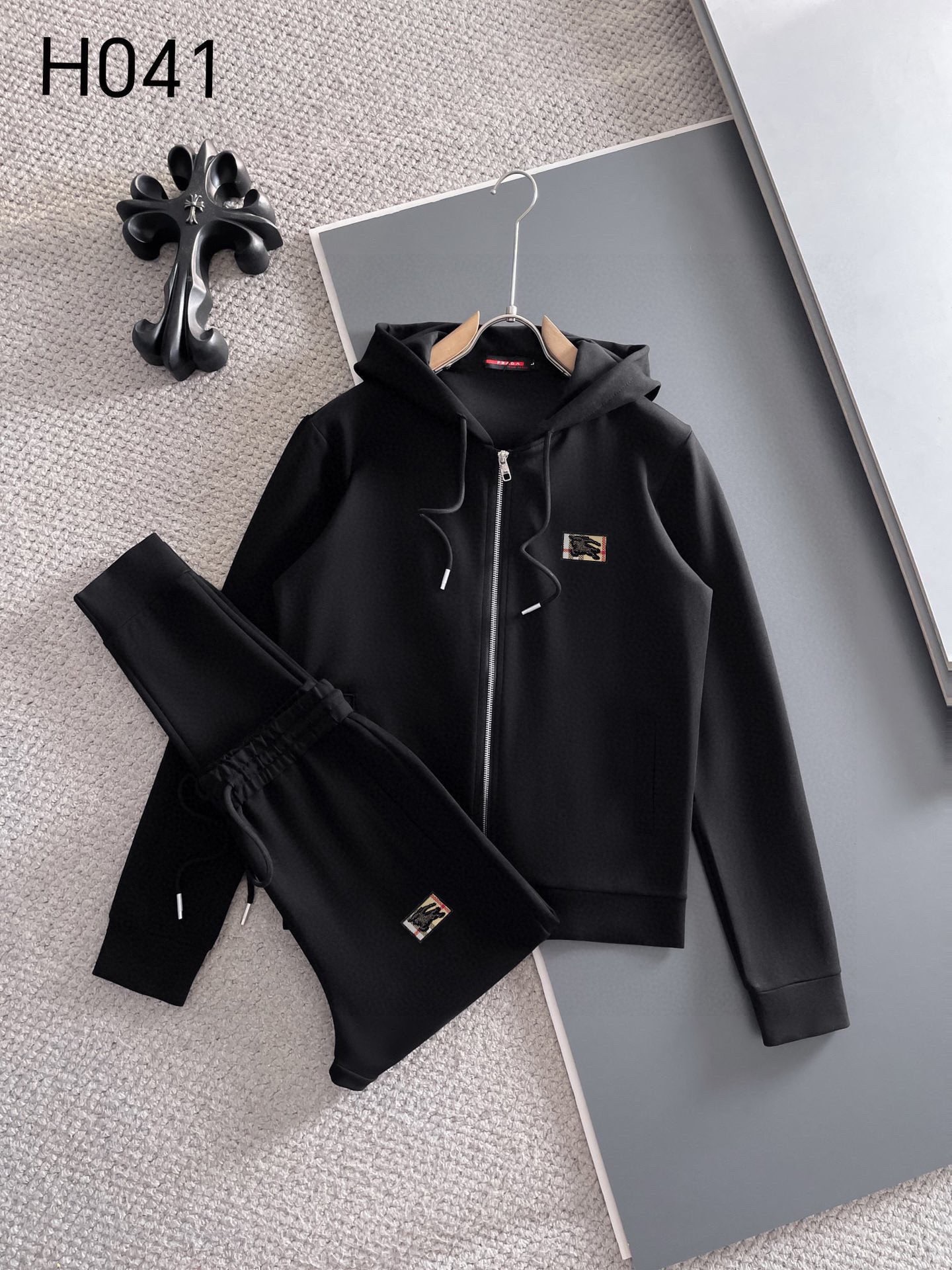 Burberry 品牌：巴宝莉 (胖子福音) 套装来袭 专注官网 2026全新 卫衣套装 狠货 就为一个贴合、完美的上身效果 全天然优质罗马棉100%