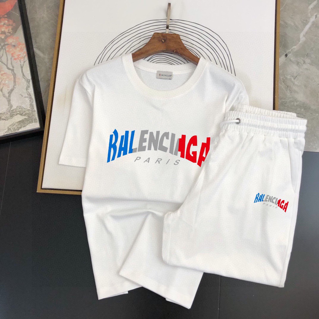 Balenciaga 品牌： 巴黎世家 2026新款男士短袖短裤套装 销售 市面高端版本 手感细腻柔软 让你穿着更加舒适 立体裁剪版型超赞 尺码:M-5XL下单请报身高体重