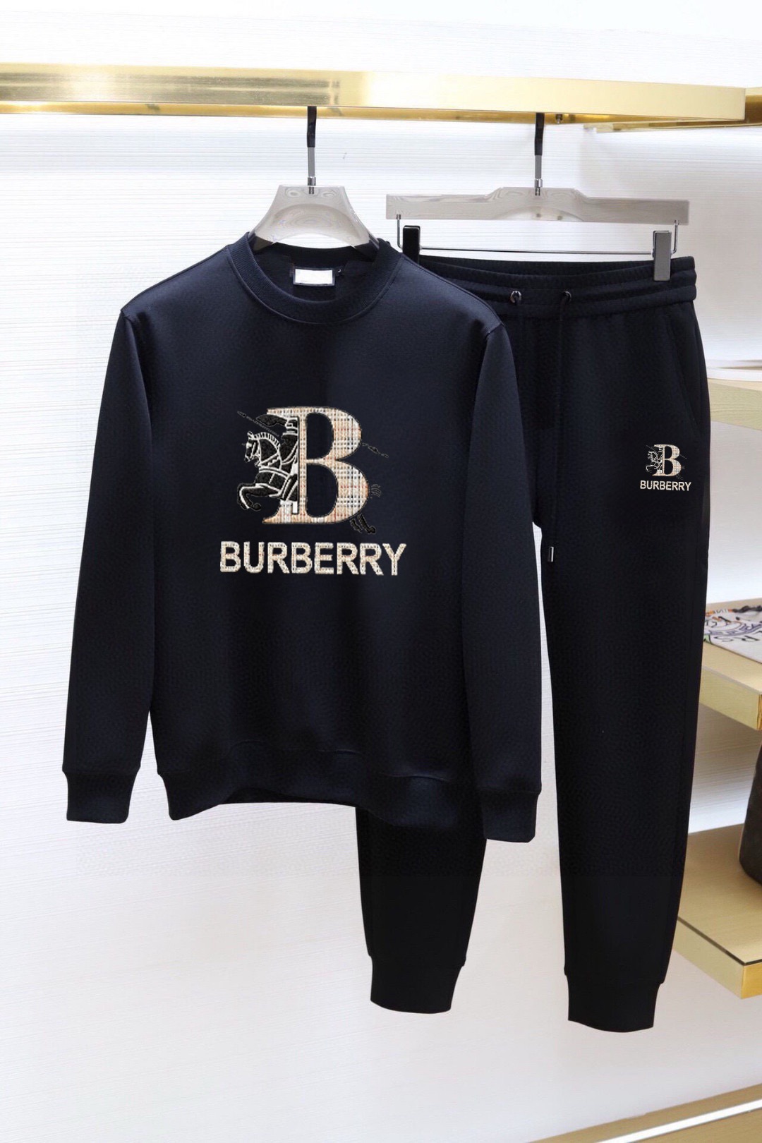 Burberry 品牌：巴宝莉 (胖子福音) 套装来袭 专注官网 2026全新 卫衣套装 狠货 就为一个贴合、完美的上身效果 全天然优质罗马棉100%