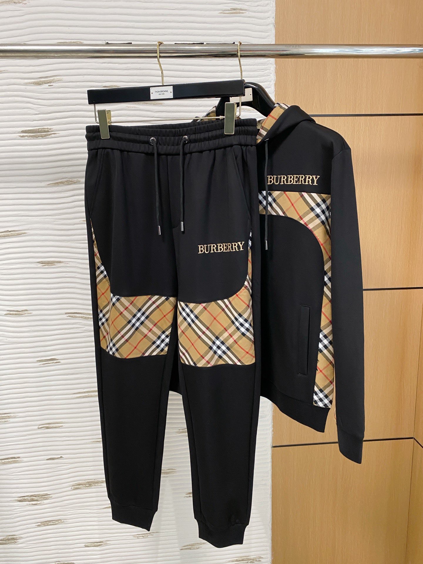 Burberry 品牌：巴宝莉 2026新款 休闲套装 透气舒适休闲 高级感满满 细节 高档