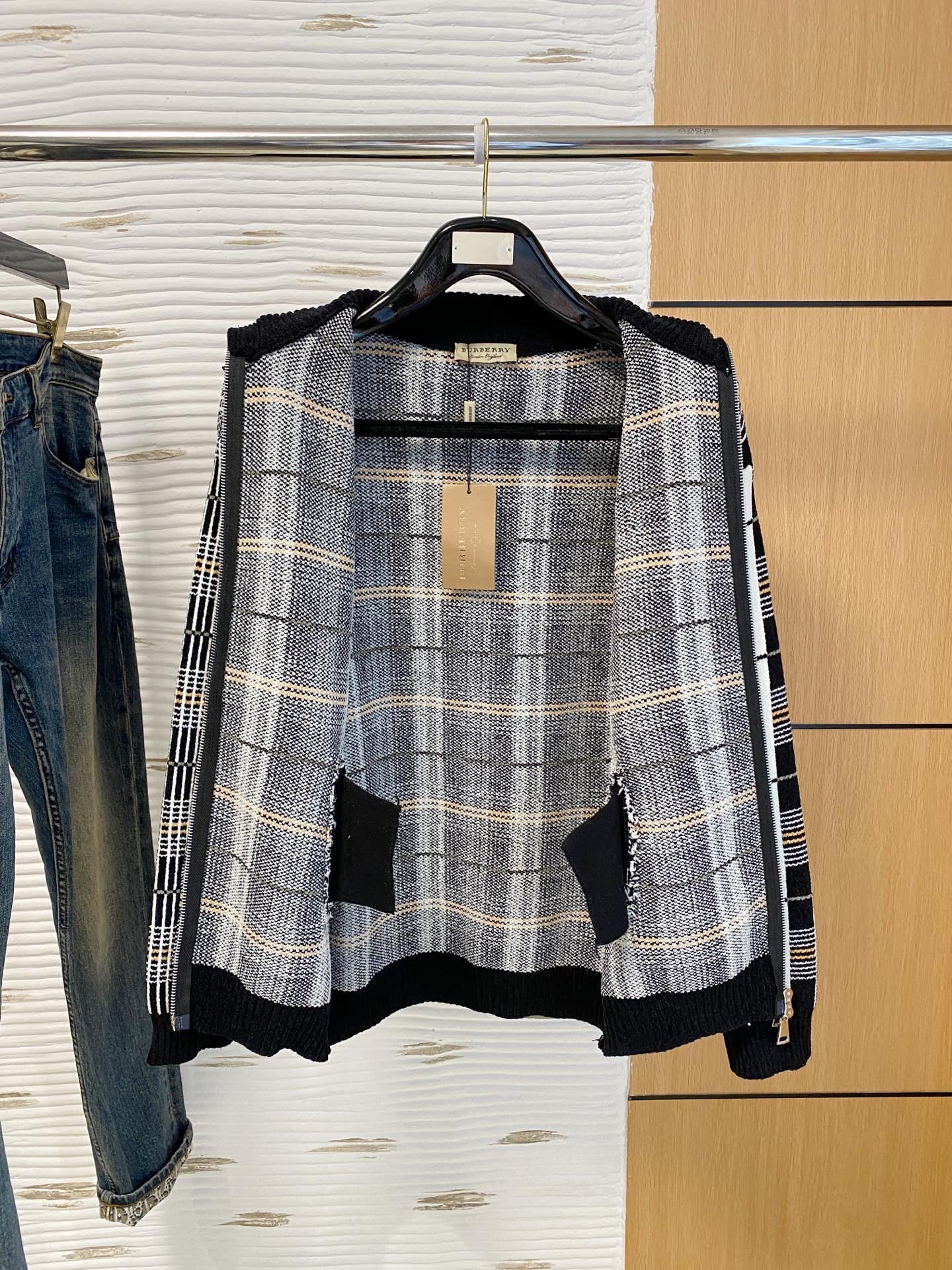 Burberry 品牌：巴宝莉 秋冬 开衫羊毛衫 全品相 羊毛混纺面料