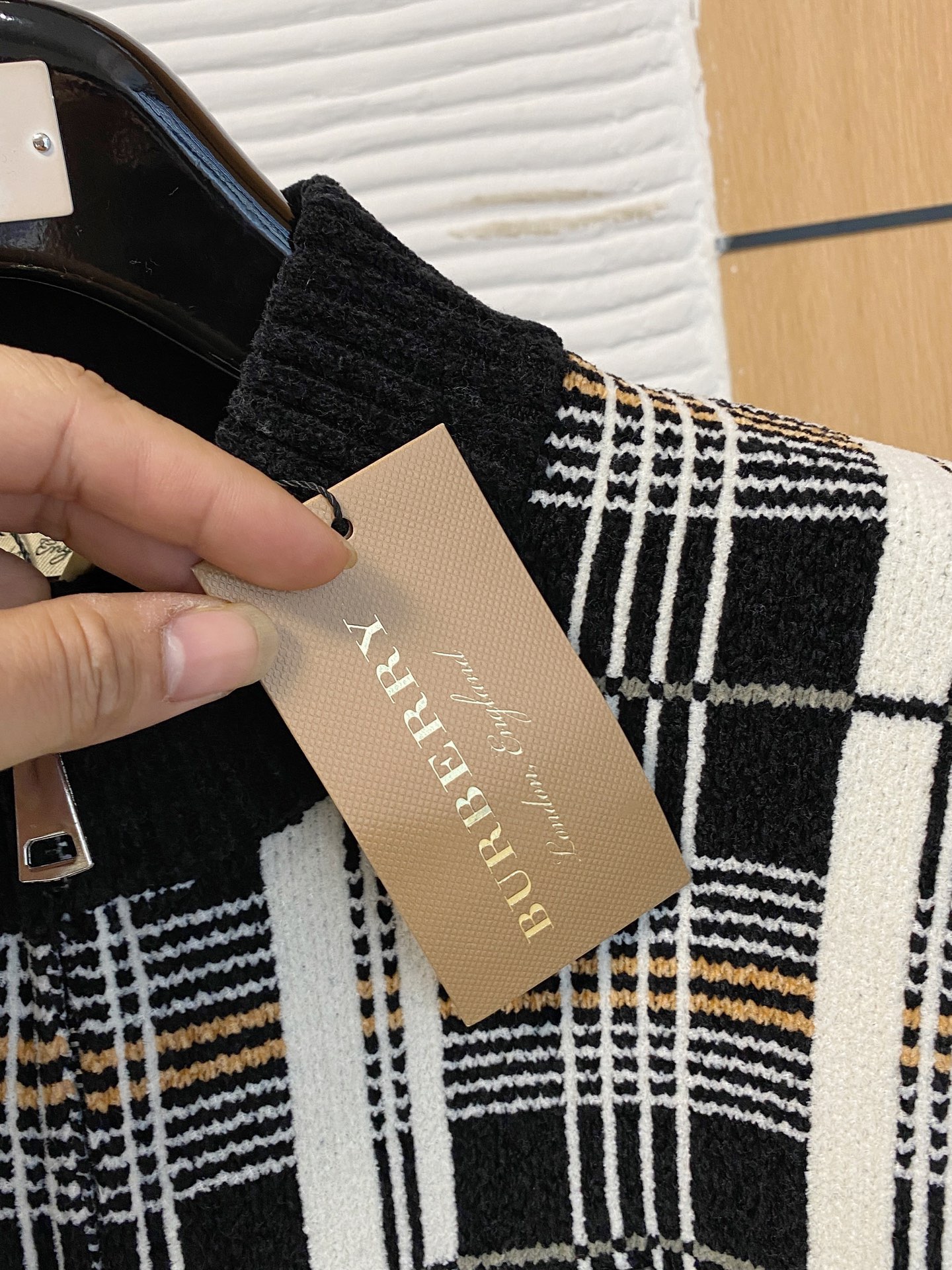 Burberry 品牌：巴宝莉 秋冬 开衫羊毛衫 全品相 羊毛混纺面料