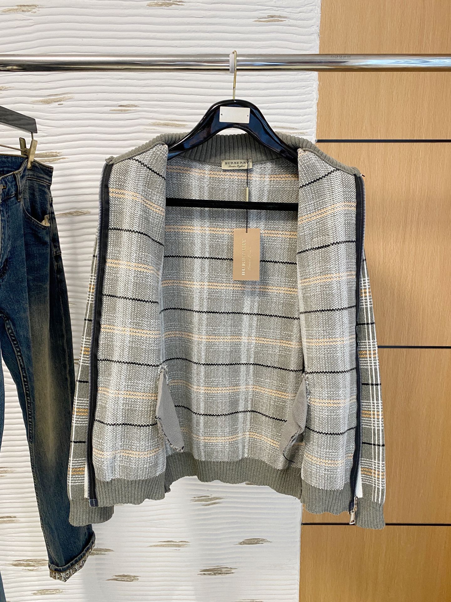 Burberry 品牌：巴宝莉 秋冬 开衫羊毛衫 全品相 羊毛混纺面料