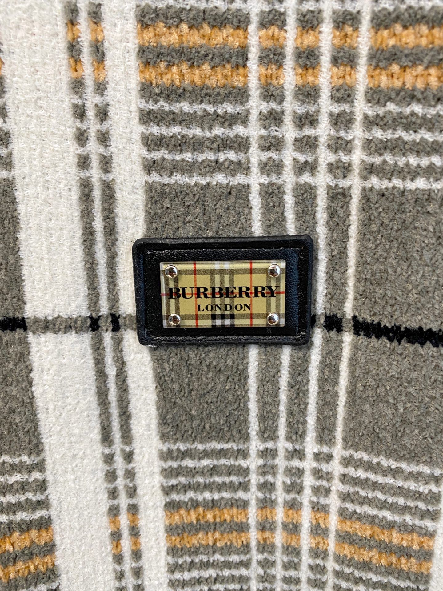 Burberry 品牌：巴宝莉 秋冬 开衫羊毛衫 全品相 羊毛混纺面料